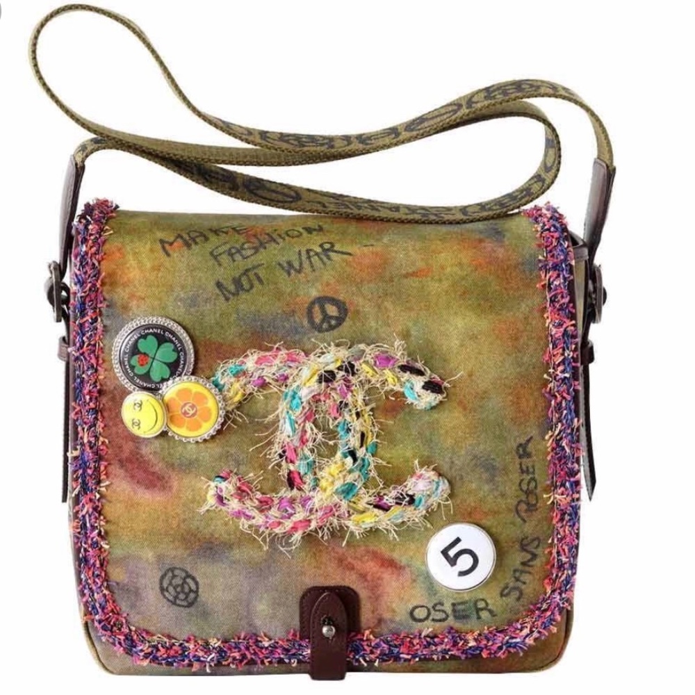 RARE CHANEL :GRAFFITI CROSSBODY MESSENGER BAG